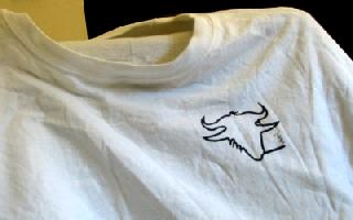 [Photo: shirt front (Smoking GNU symbol)]