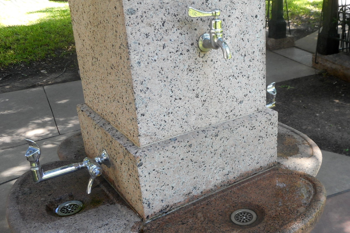 [photo: 1928 Granite Water Fountain]