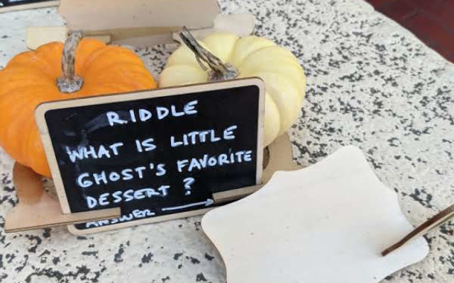 Riddle: What is little ghosts's favorite dessert?