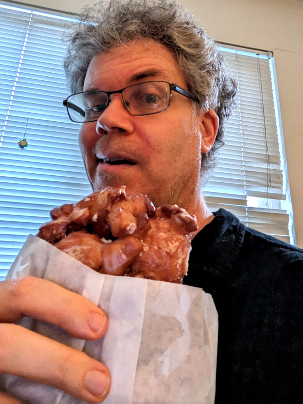 selfie with apple fritter