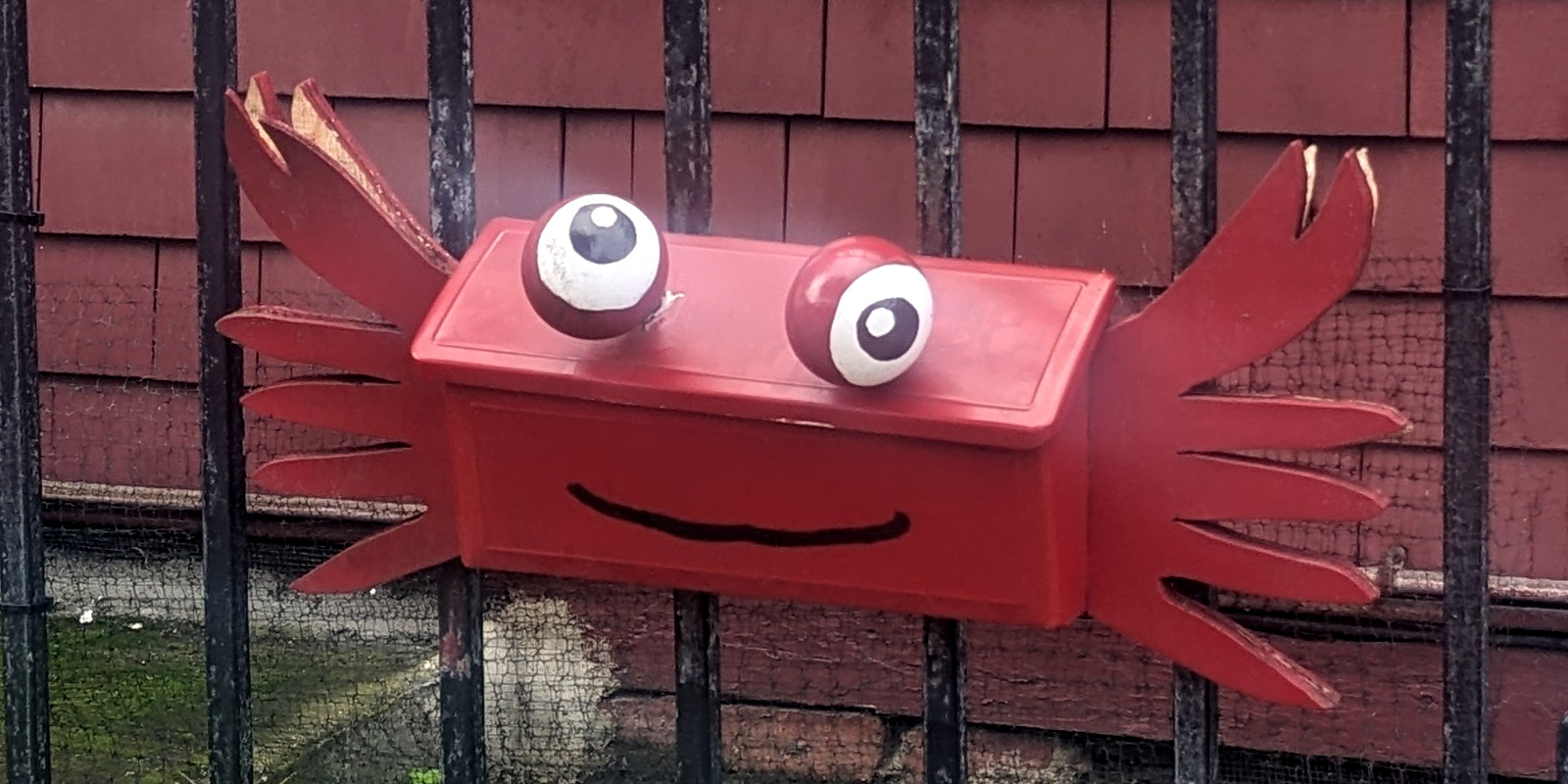photo: crabby mailbox at 4625 Lincoln