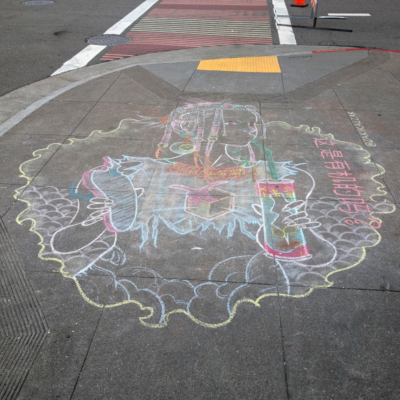 sidewalk chalk art: lady eating an éclair and sipping a canned beverage. There's some Chinese text which, alas, I don't understand well enough to enter
